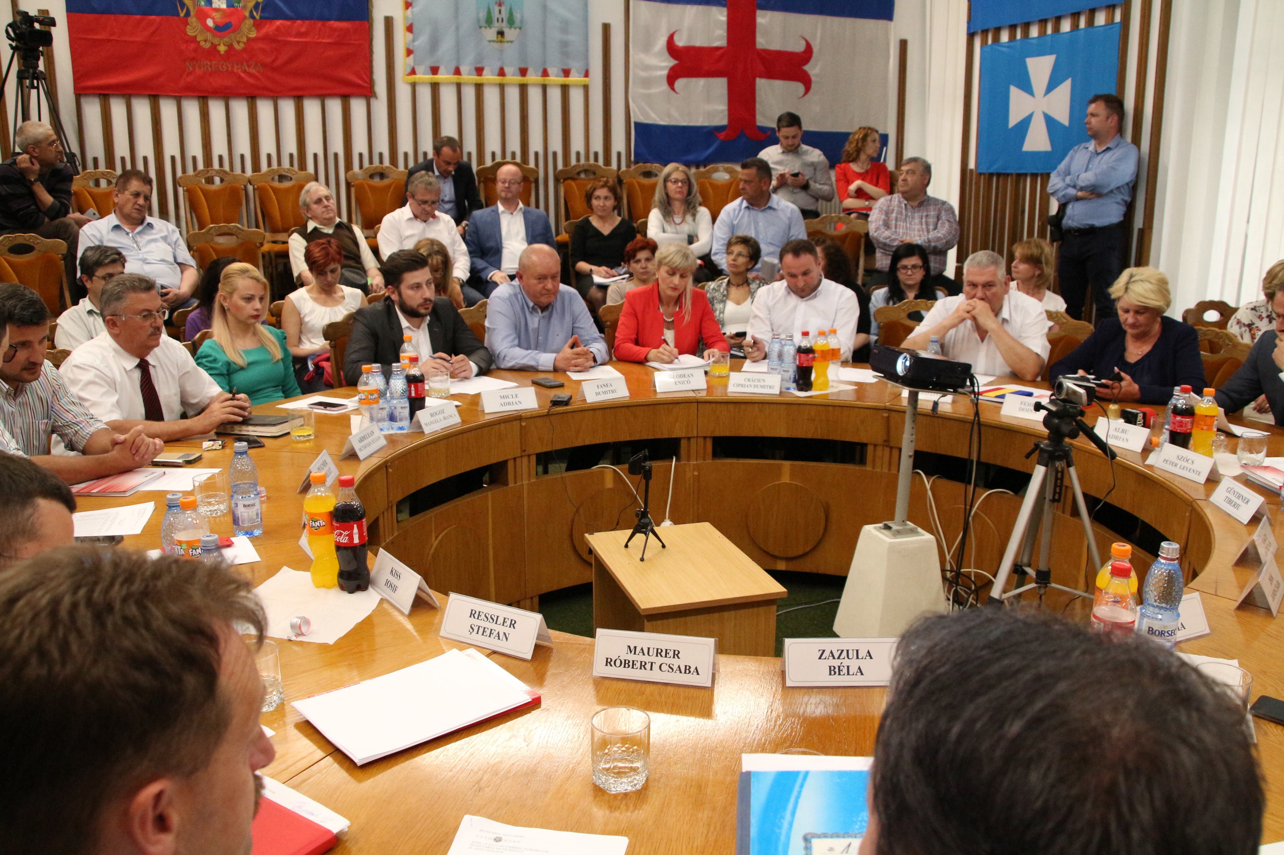 Consilierii locali au dat aviz favorabil pentru acordarea a două noi titluri de  “Cetăţean de onoare al municipiului Satu Mare”