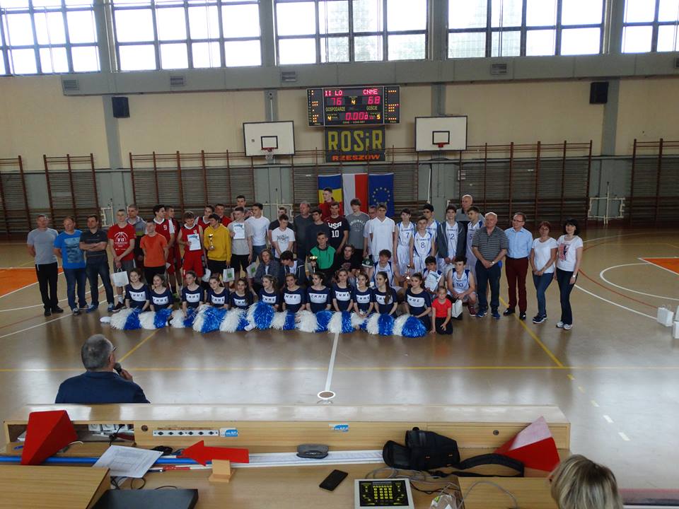 Majoretele și echipa de baschet de la CNME, în turneu la Rzeszow