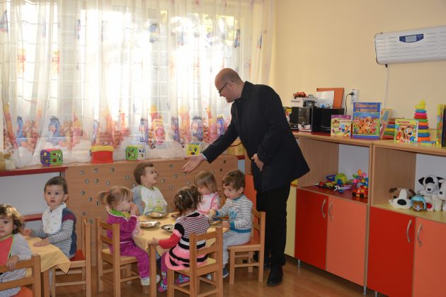 A început procesul de înscriere a copiilor la creșe. Ce trebuie să facă părinții