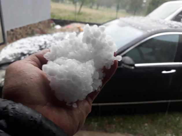 VIDEO/FOTO. Potop în Țara Oașului. Rupere de nori și grindină