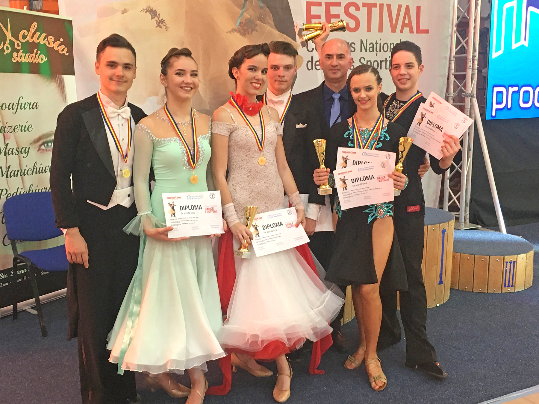 Royal Dance Club se întoarce cu 10 medalii de la ”Baia Mare Dance Festival”