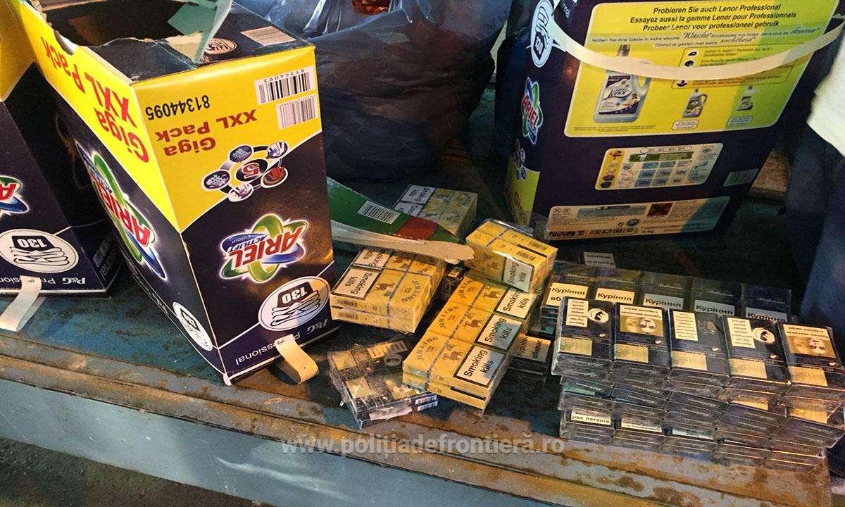 FOTO. Țigări de contrabandă în cutii de detergent, descoperite la Halmeu