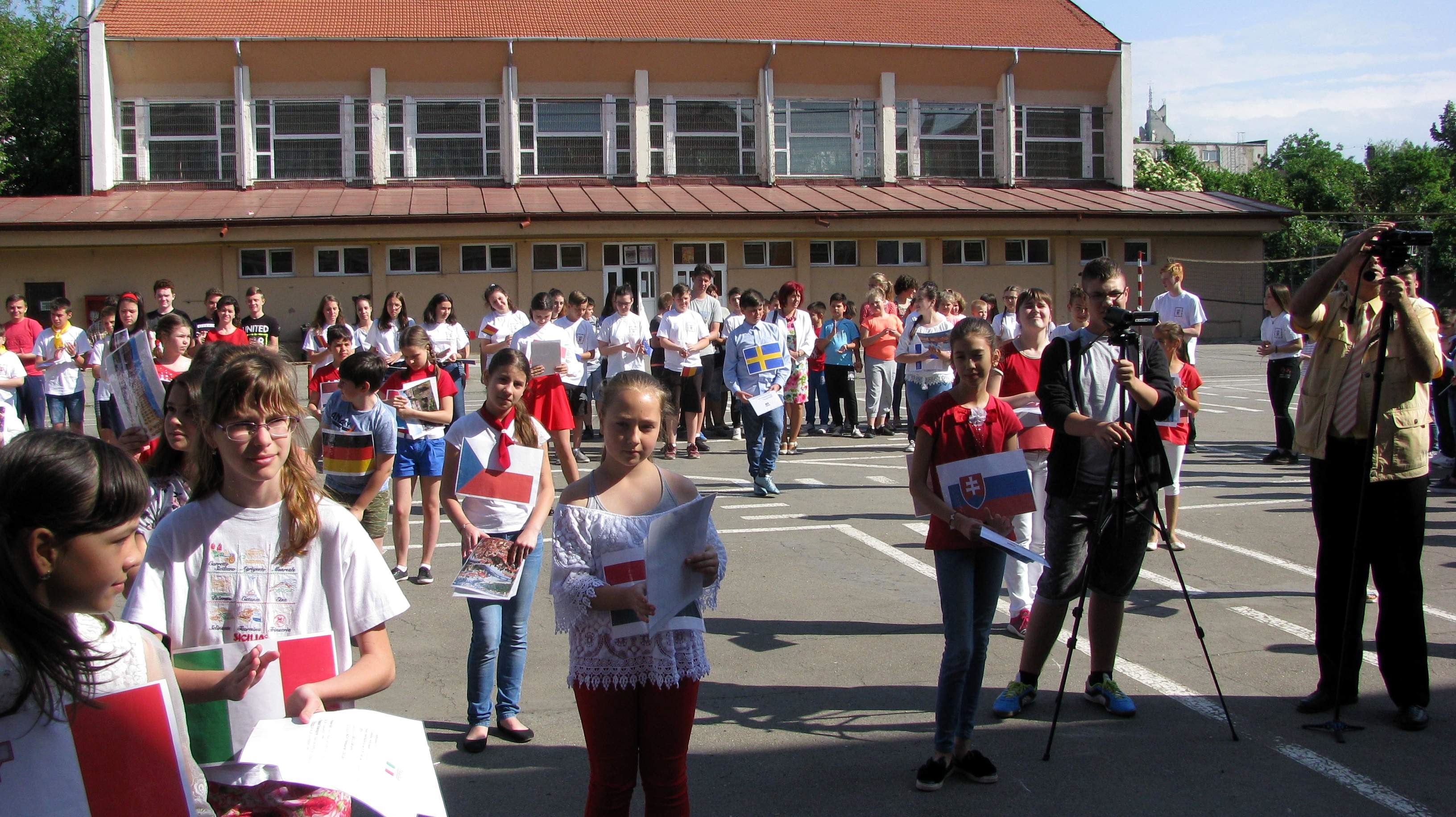 Ziua de 9 Mai sărbătorită la Școala Gimnazială ”Mircea Eliade” din Satu Mare și  Școala ”Vasile Lucaciu” din Carei