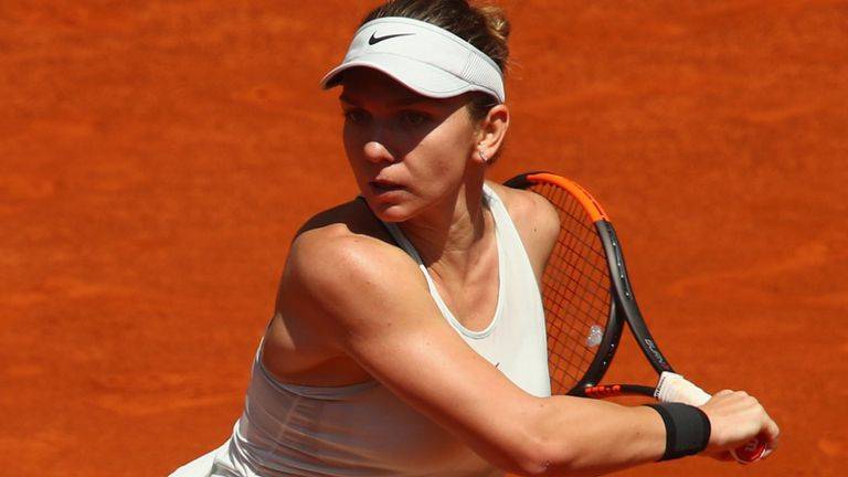 Simona Halep o spulberă pe Naomi Osaka