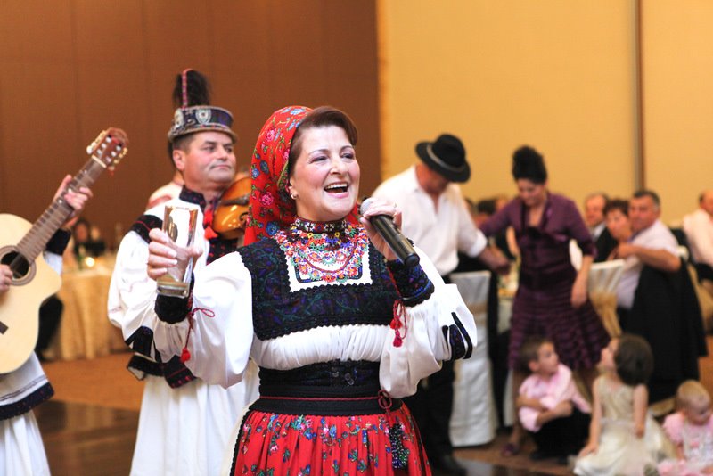 Maria Petca Poptean, una dintre cele mai îndrăgite interprete de muzică populară din Ţara Oaşului