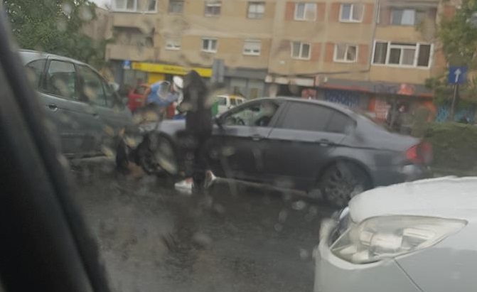 ACCIDENTE la Satu Mare. Ploaia a redus vizibilitatea