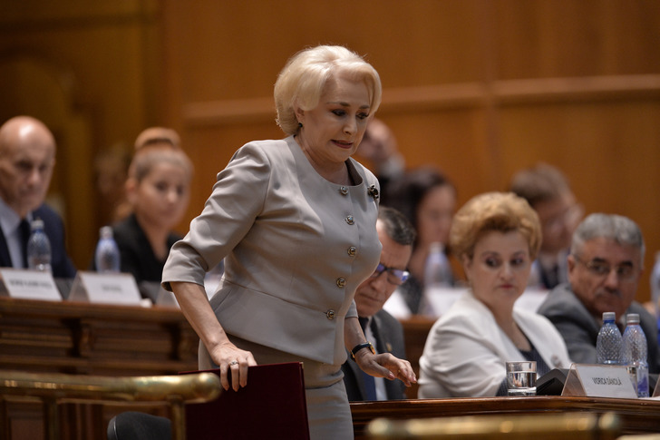 Moţiunea de cenzură, respinsă