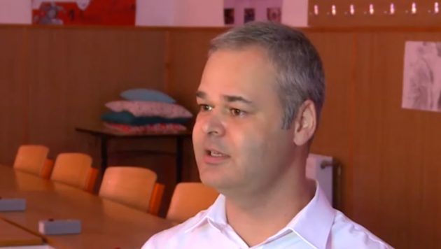 VIDEO/FOTO. Un profesor sătmărean revoluționează învățământul românesc. Predă lecții online