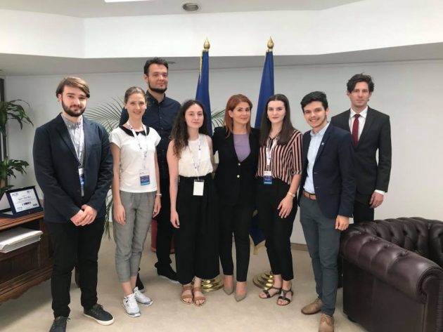 FOTOGALERIE. Sătmăreanca Ioana Bran, ajutată de șapte stagiari la Ministerul Tineretului și Sportului: ”Am cunoscut niște tineri ambițioși”