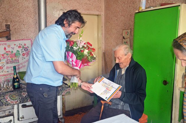 FOTOGALERIE. Gest de apreciere demn de toată cinstea. Și-au cinstit EROII