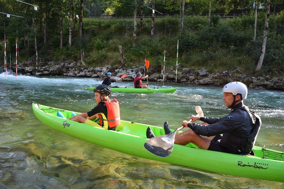 FOTOGALERIE. Sătmărenii de la Caiac SMile, la concurs de slalom în Austria