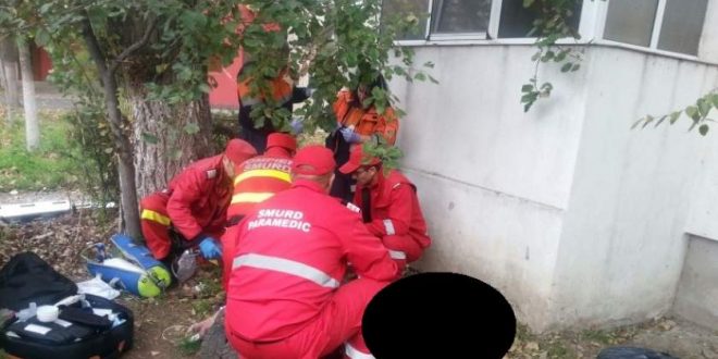 TRAGEDIE. Un sătmărean a decedat după ce a căzut de la etajul patru. Posibilă sinucidere