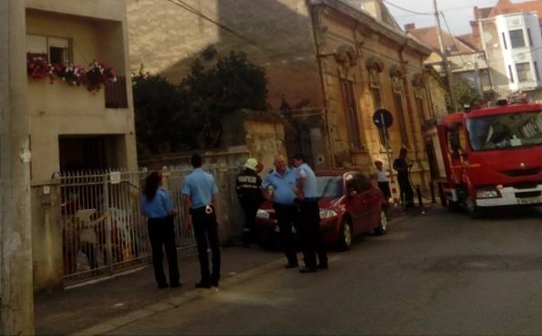 FOTOGALERIE. SALVAT în ultimul moment de la moarte de pompieri. Incendiu la Satu Mare