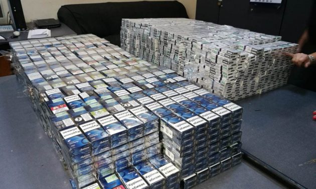 FOTOGALERIE. Mii de pachete de țigări de contrabandă, găsite la Halmeu. Unde erau ascunse