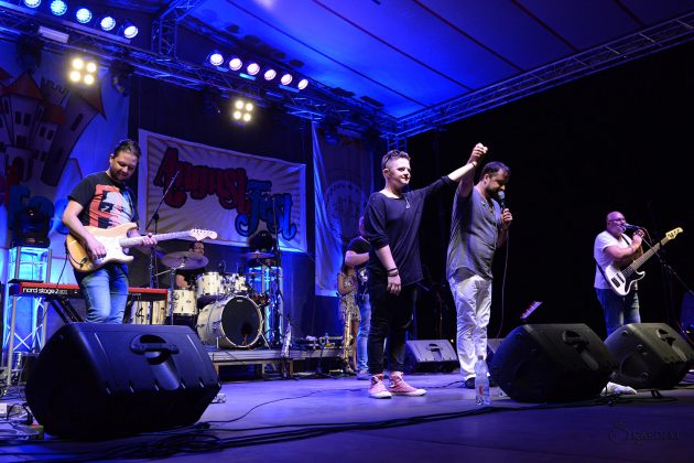 FOTODIGITAL. Super concerte în a doua seară AUGUSTFEST. Auth Csilla, Betti de la Desperado și Éliás Jr., acompaniați de Abrakazabra