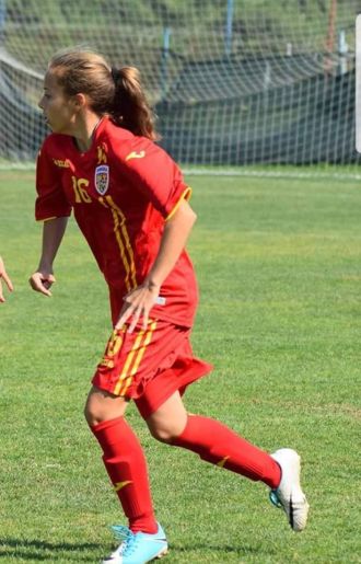 O careiancă în pregătire cu lotul  naţional de juniori