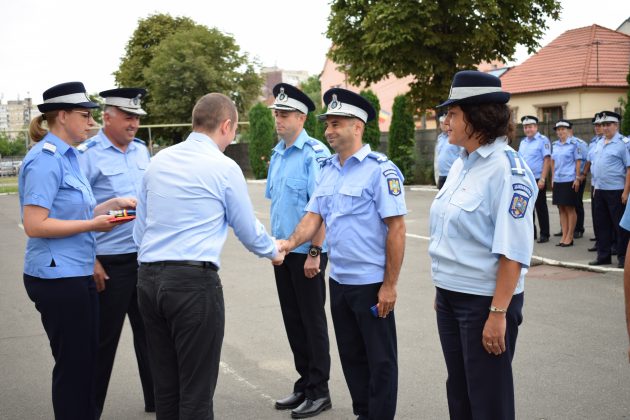 FOTOGALERIE. Jandarmii merituoși, avansați în grad. Patru ofiţeri şi 23 de subofiţeri, avansaţi la gradul următor