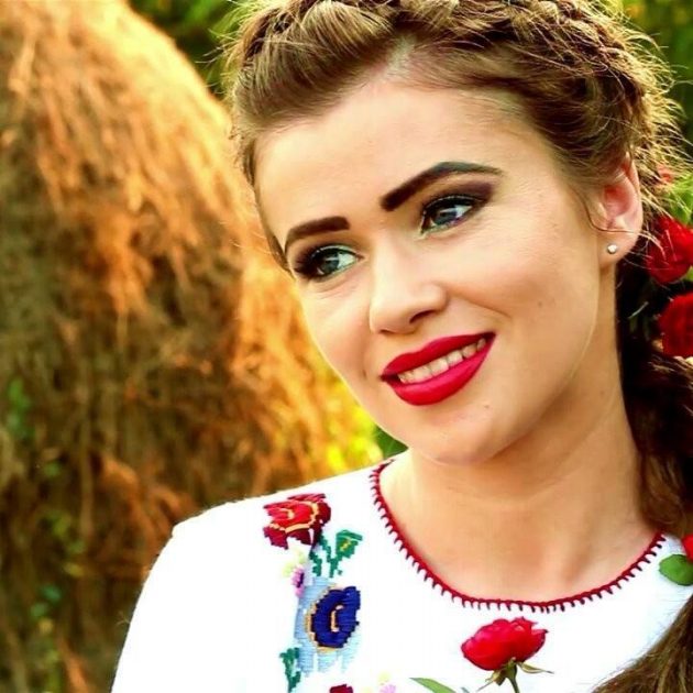 FRUMOASĂ ȘI TALENTATĂ. Alexandra Mărcuț trăiește prin cântec. ”Muzica și cântecul sunt o parte din mine”