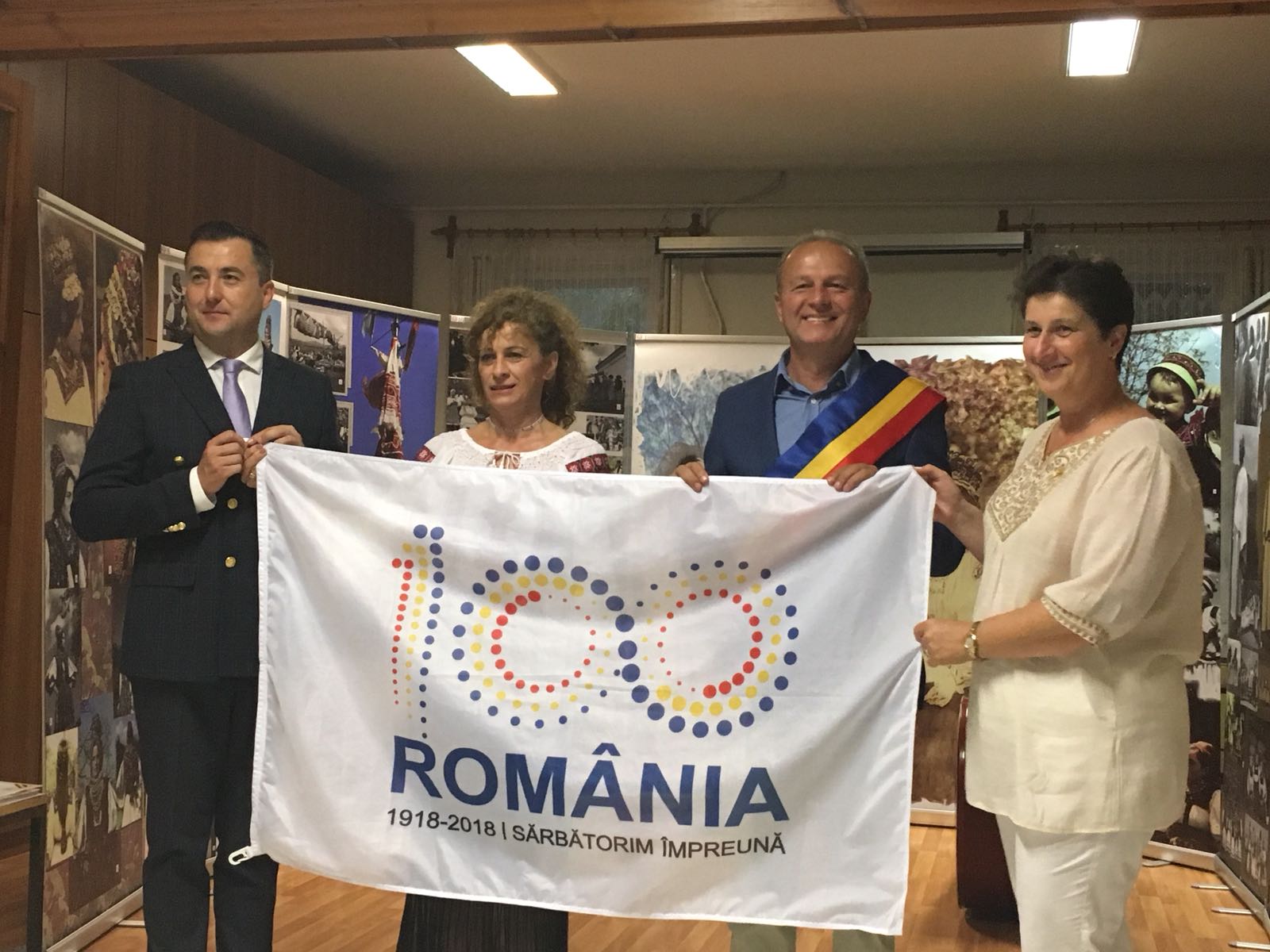 Sătmărenii, cu Steagul Centenar prin lume