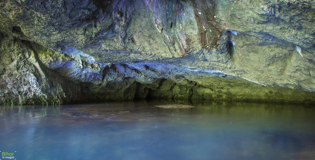 Valea Iadului – peisaje de basm, legendă şi mit, locul care ne spune povestea raiului