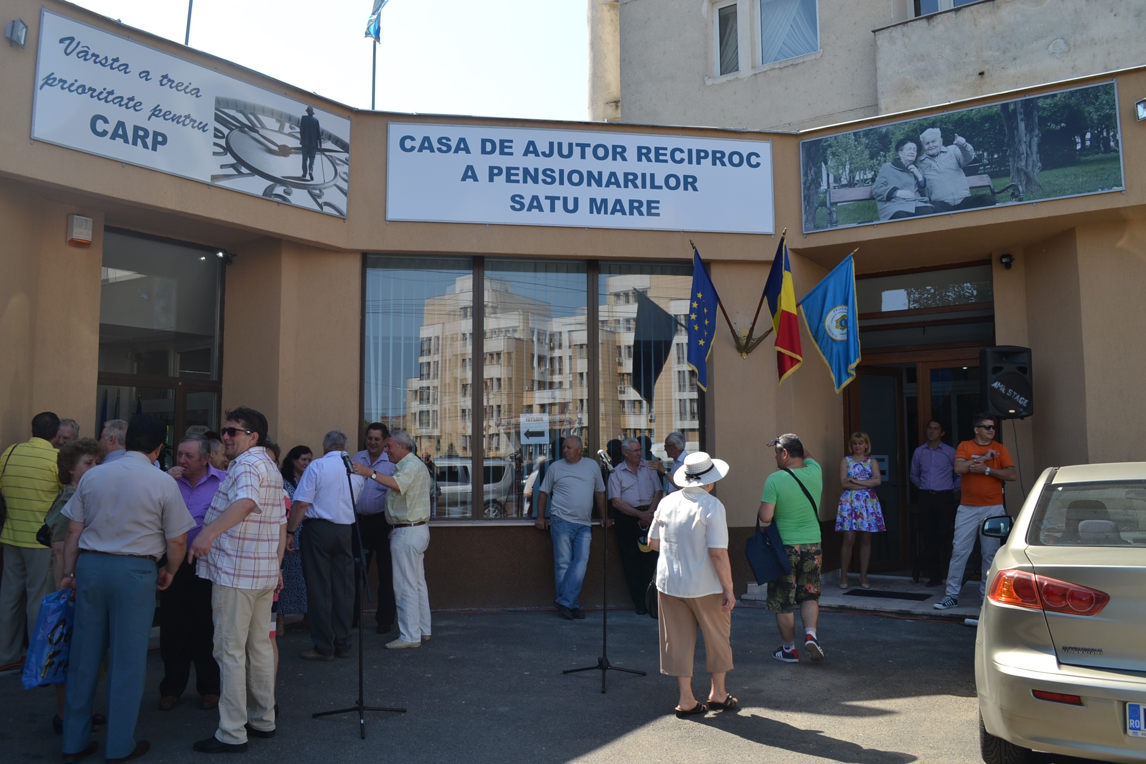 Trai pe datorie. Bunicii au împrumutat peste 10 milioane lei de la CARP. Chiar și pentru rechizite