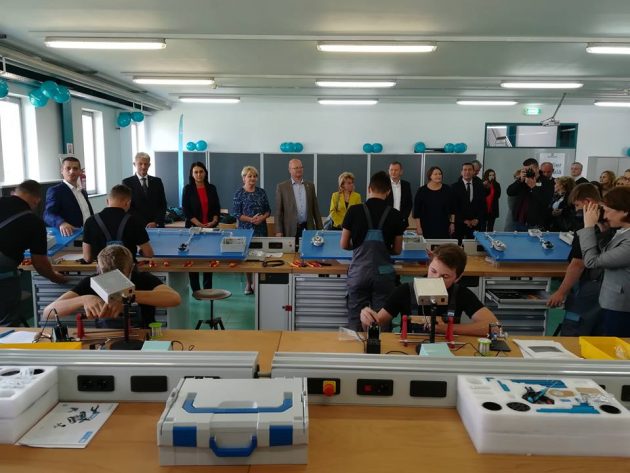 FOTOGALERIE. NOU! atelier-școală la DRÄXLMAIER Satu Mare. Azi a fost inaugurat