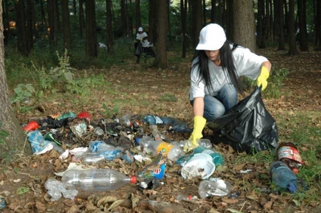 Peste 370 de voluntari sătmăreni implicați în ”Let`s Do It, România!”