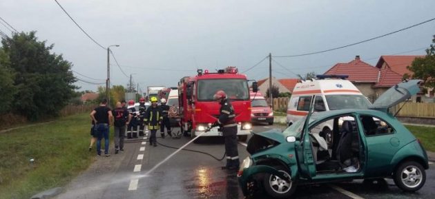 FOTOGALERIE. Copil încarcerat după un accident de circulație. A ajuns la spital