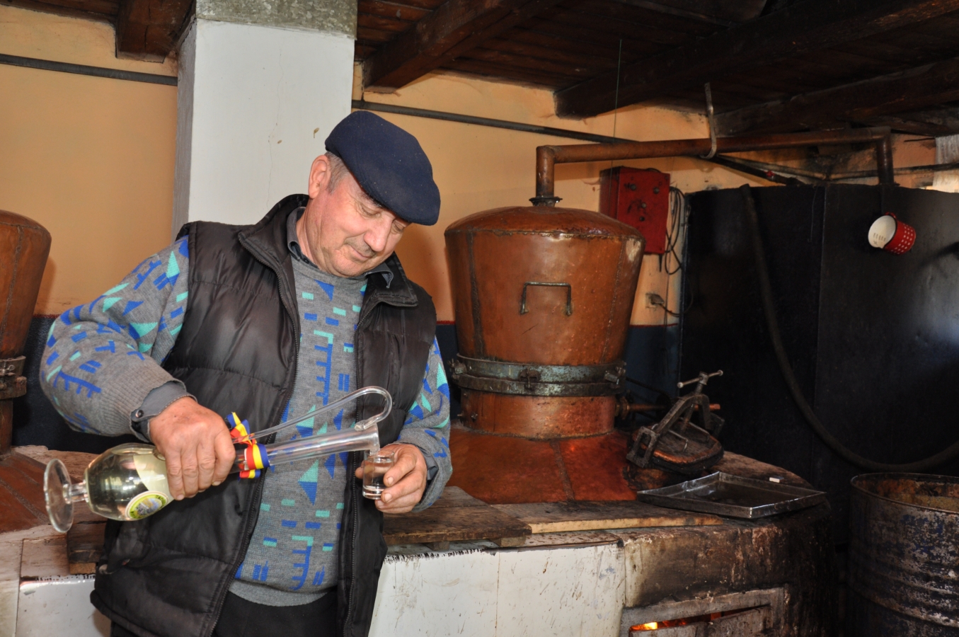 Pălincie, reclamată  la Prefectură că lucrează zi și noapte