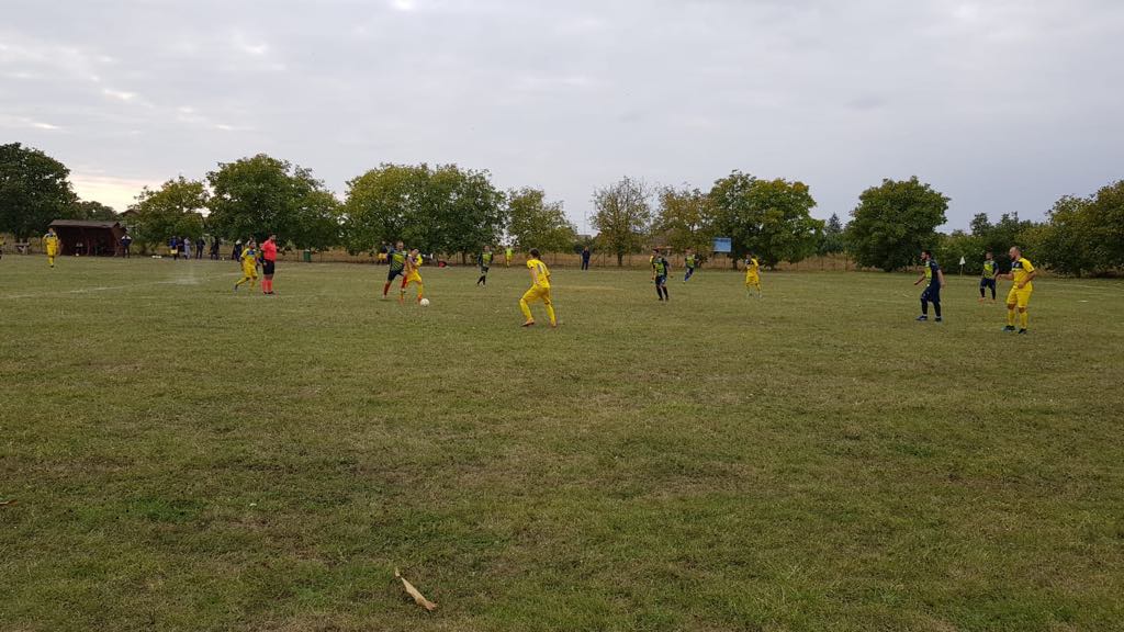 Distracție și voie bună  la meciurile “Voluntarilor”