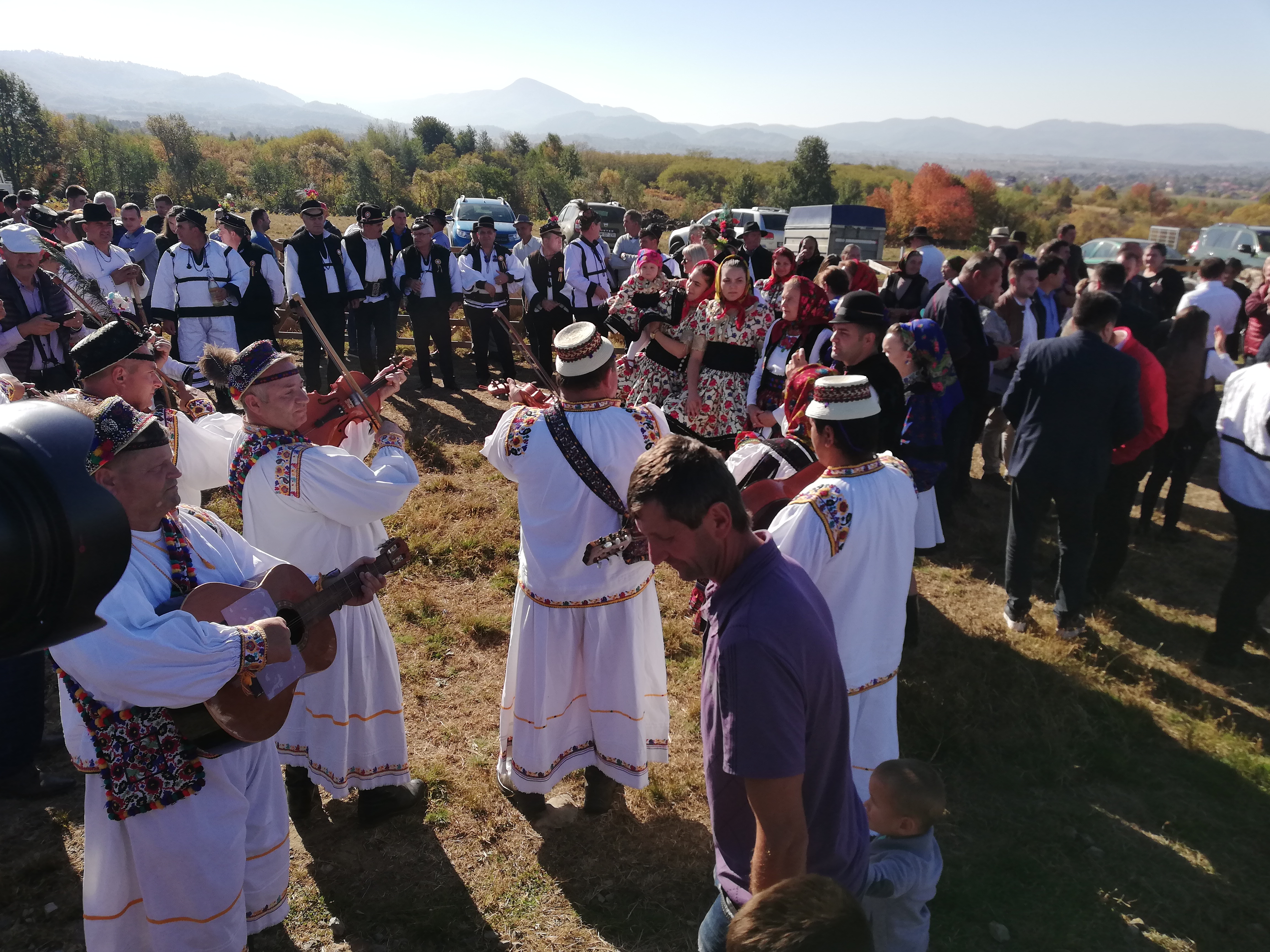 FOTO-GALERIE. Coborâtu’ oilor de la munte-Osâmbritu’ în Ţara Oaşului de la Abrăneşti