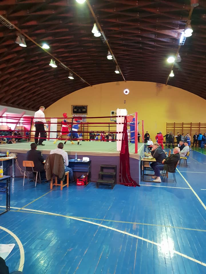 A început spectacolul pugilistic de la Satu Mare
