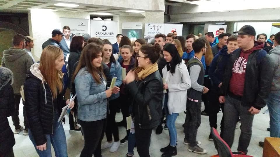 SUBVENȚII. Statul PLĂTEȘTE SALARIILE absolvenților proaspăt angajați. Ce sumă oferă