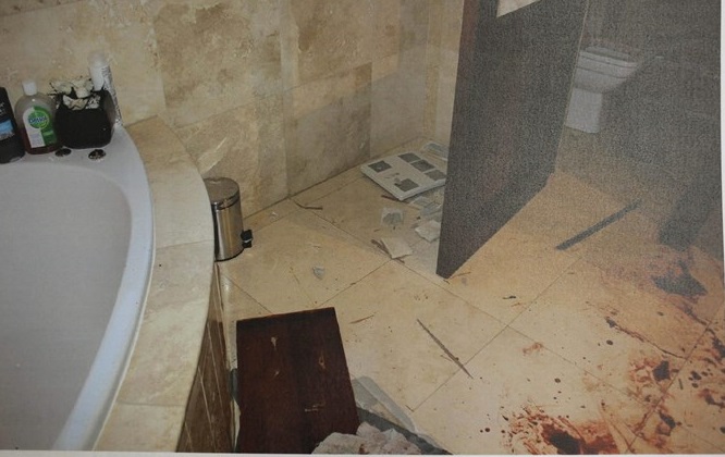 ÎNFIORĂTOR. Bestia cu chip de om. A vrut să-și ucidă soția cu ciocanul chiar sub privirea copilului lor