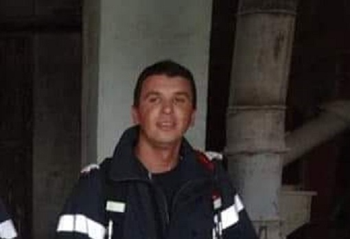 FOTO. EROUL ZILEI! Pompierul care a salvat viața unui om