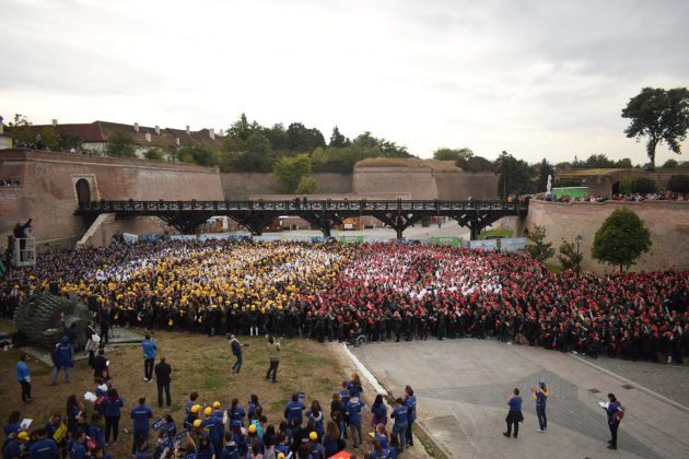Sătmăreni în CARTEA RECORDURILOR. Cea mai mare hartă a unei țări formată din oameni