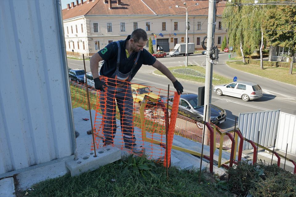 FOTOGALERIE. După 30 de ani. Au început lucrările de reabilitare a scărilor de pe dig din Centrul Nou