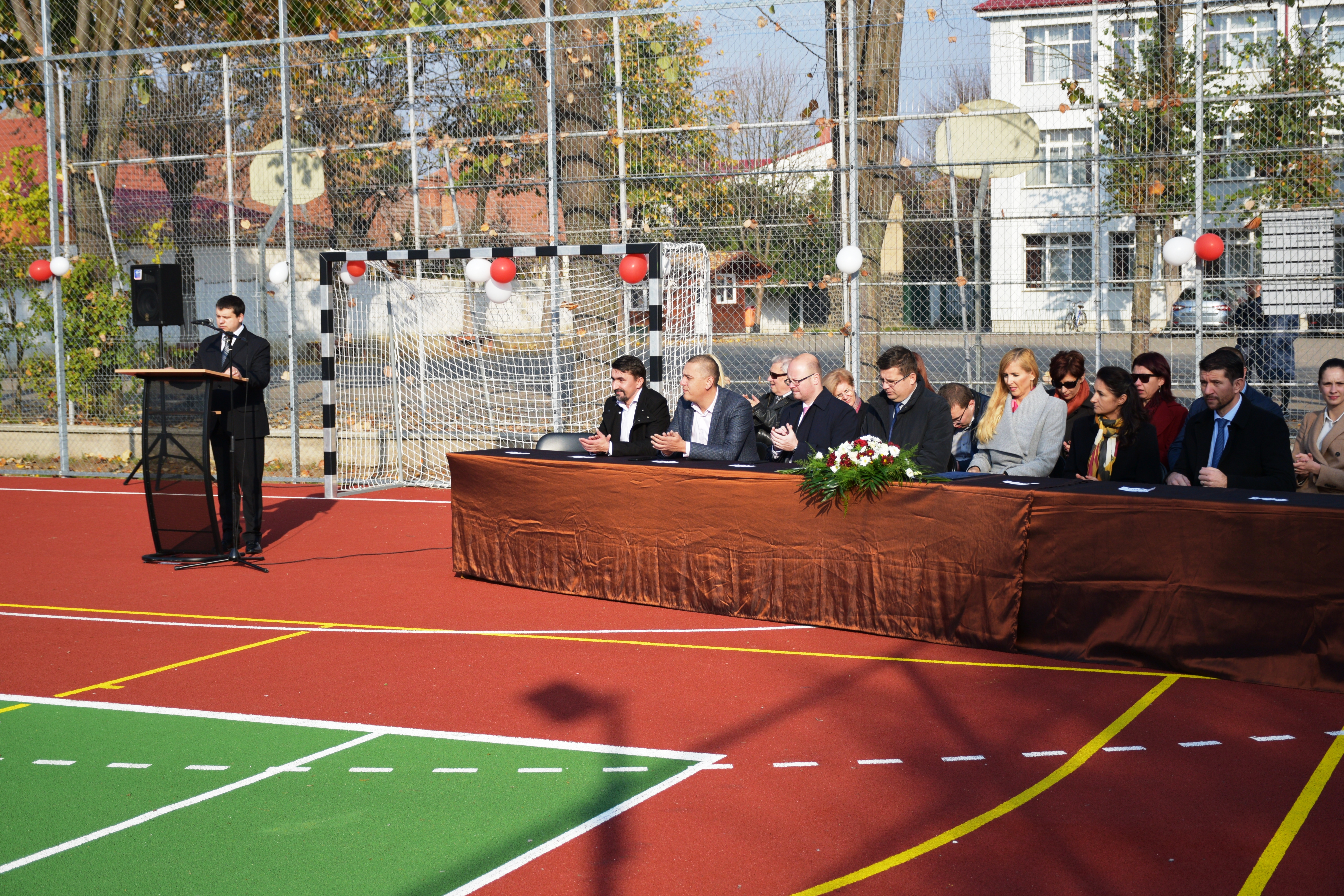 Teren nou de sport la şcoala nr. 10