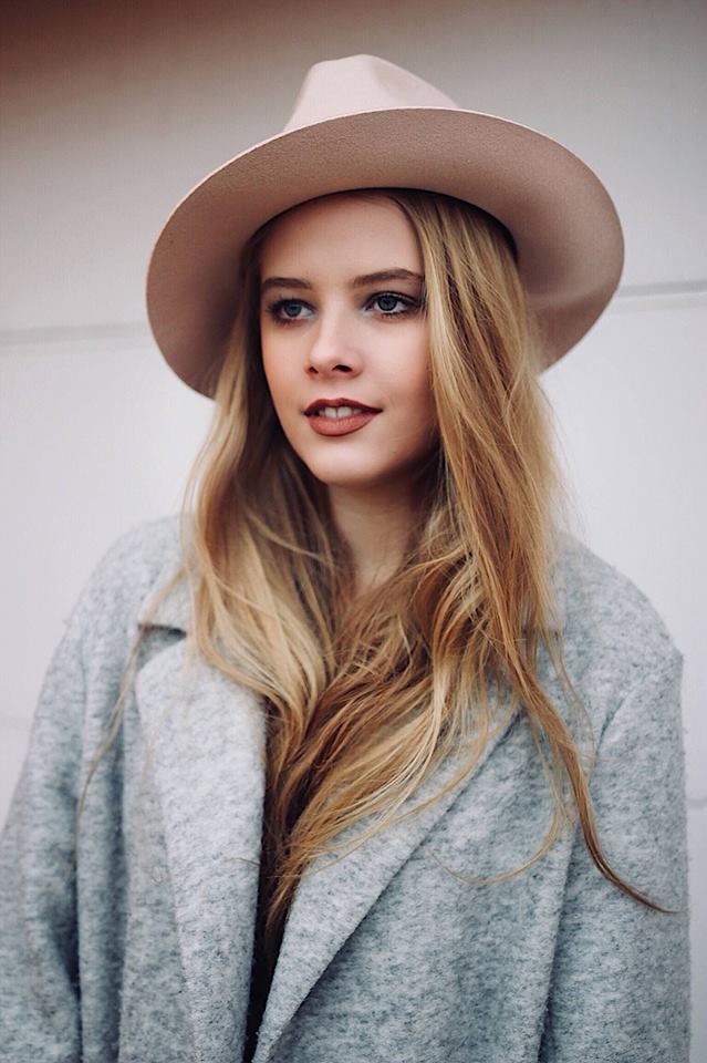 Scrimera cu voce de înger