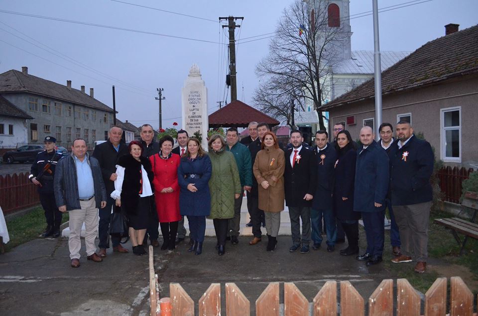 La Căuaş - cinstire şi jurământ la monument şi drapelul ţării!