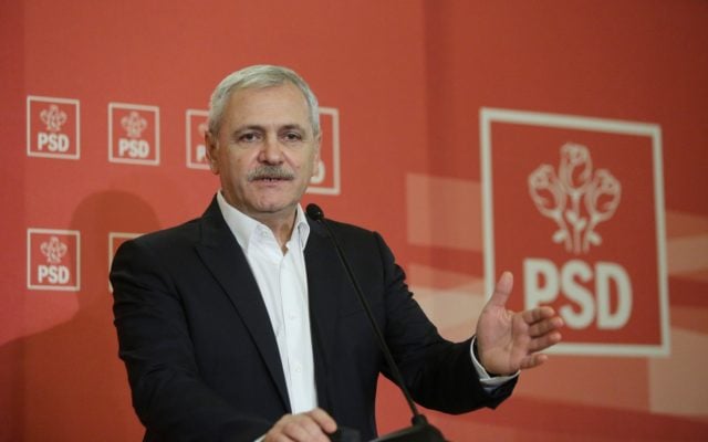 Dragnea prezintă încă o VALIZĂ, despre care spune că a fost găsită „de un localnic din Sibiu”