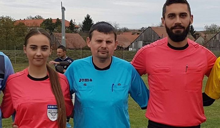 Se joacă în weekend, iar arbitrii sunt: