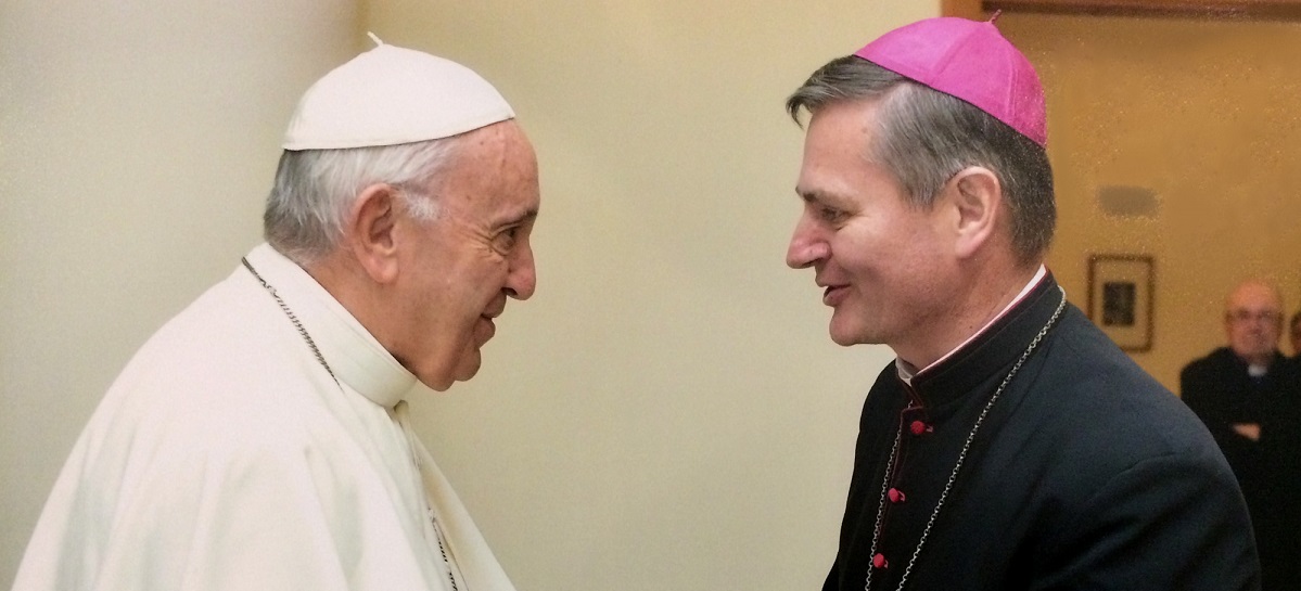 FOTOGALERIE. Un episcop SĂTMĂREAN, față în față cu PAPA. I s-a adresat ca un tată