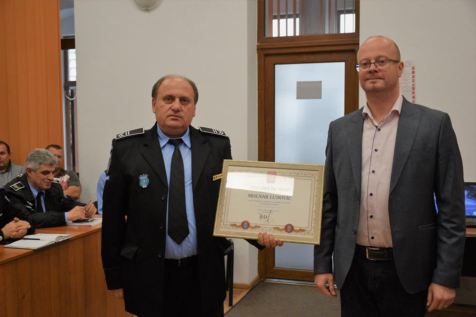 Polițiștii ce l-au prins pe criminalul din Satu Mare, felicitați de primar