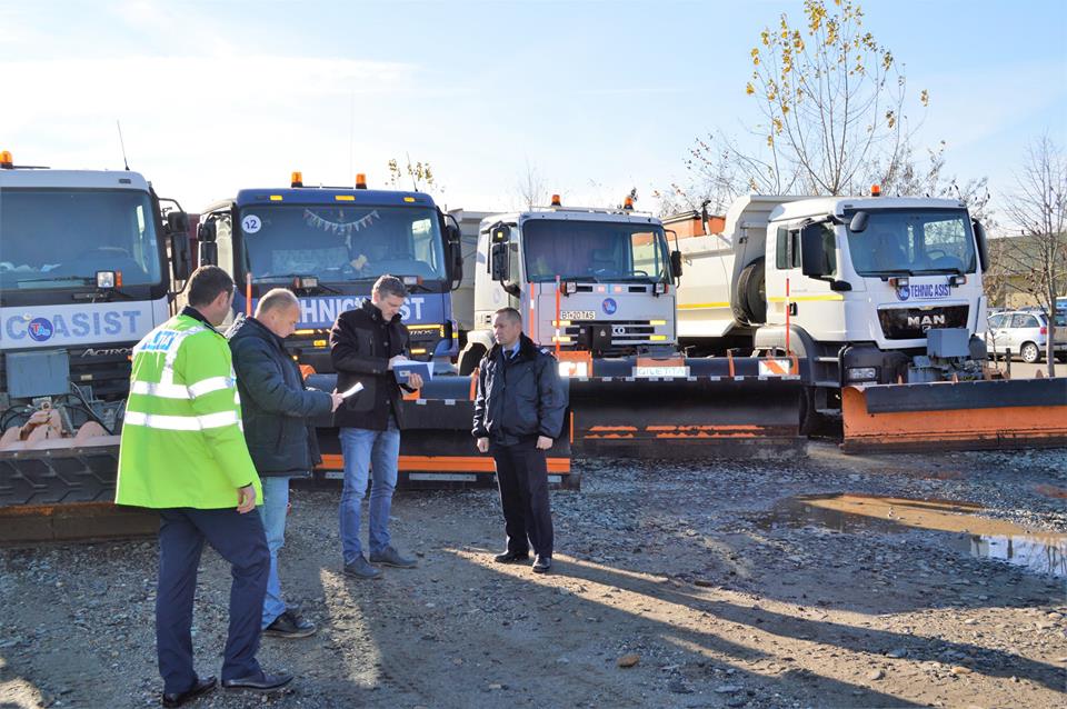 FOTOGALERIE. ASIGURĂRI. Județul este pregătit de iarnă. Aproape 80 de utilaje, pregătite non-stopsă intervină