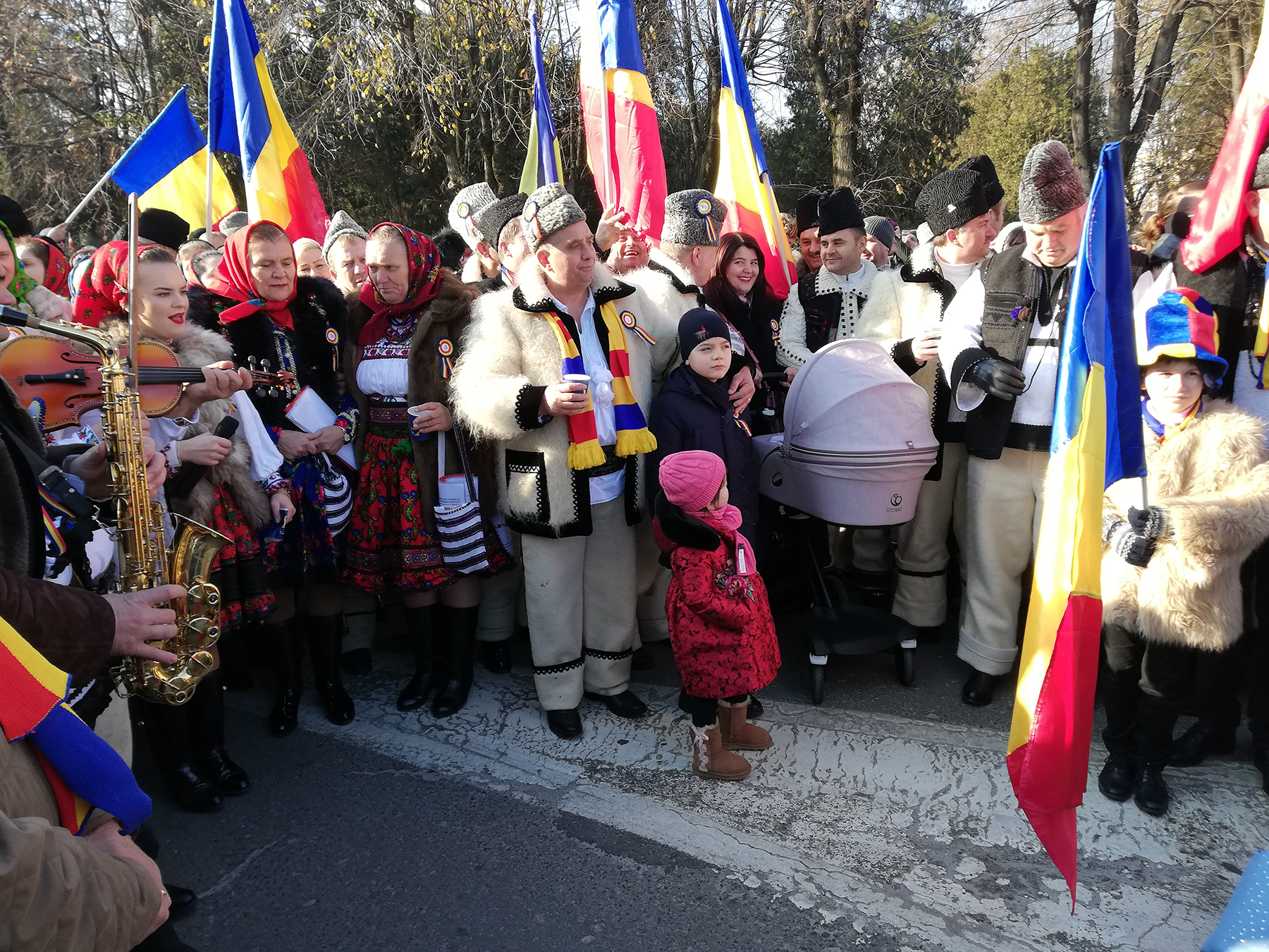 Asociaţia socio-culturală ŢARA OAŞULUI  a dinamizat prin colinde şi cântece patriotice  Centenarul Marii Uniri sărbătorit la Satu Mare