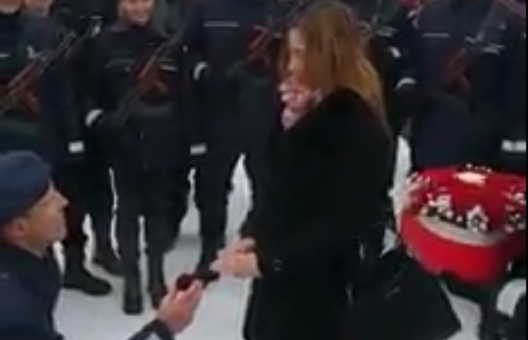 VIDEO. CERERE în CĂSĂTORIE. Cel mai FRUMOS CADOU înainte de CRĂCIUN