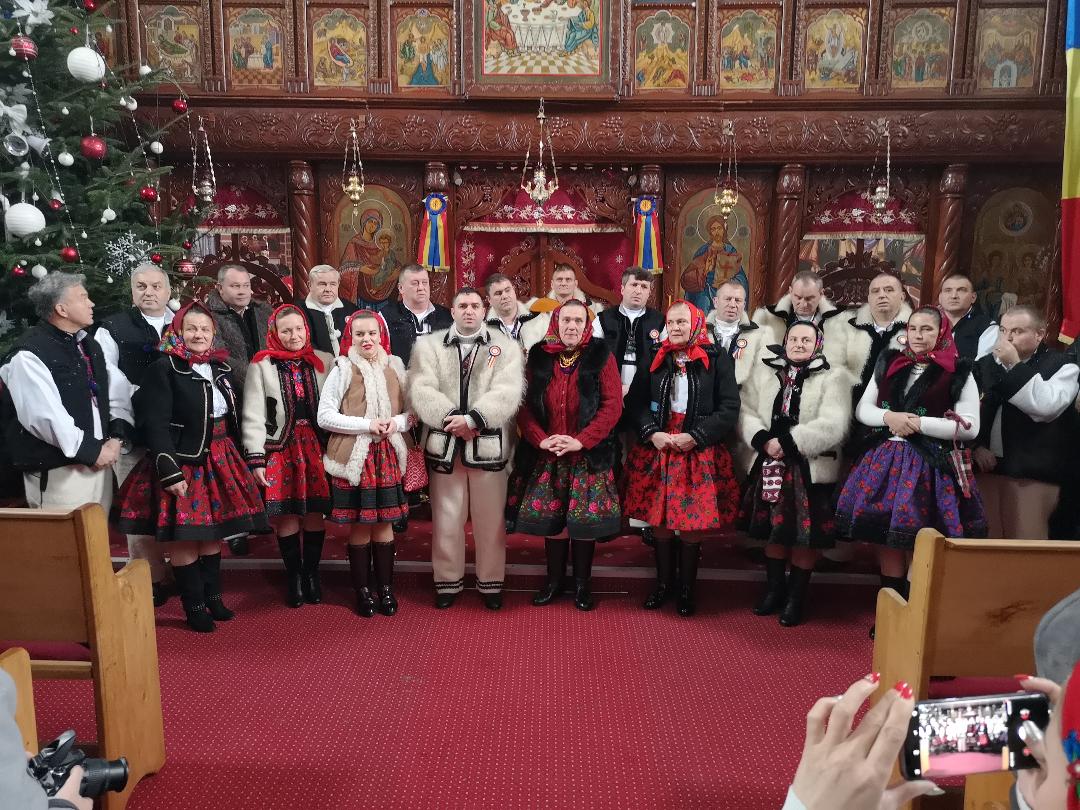 Certezenii au fost colindați de colindătorii Asociației socio-culturale "Țara Oașului"