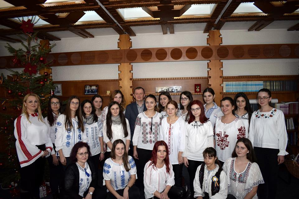 Colindători la Prefectură