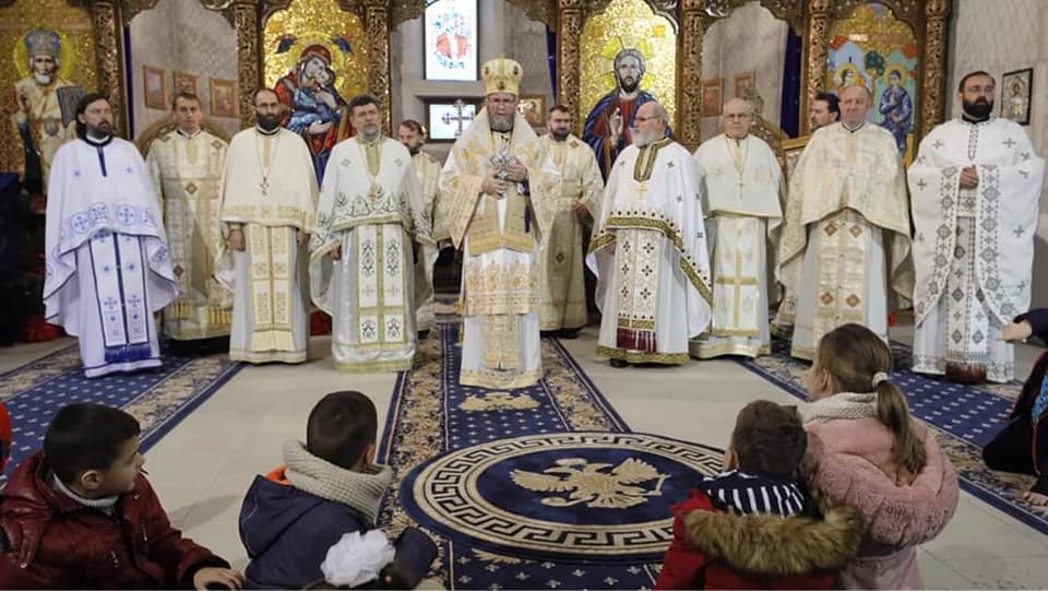 FOTOGALERIE. Slujbă Arhierească, a doua zi de Crăciun la Satu Mare. A participat și Radu Roca